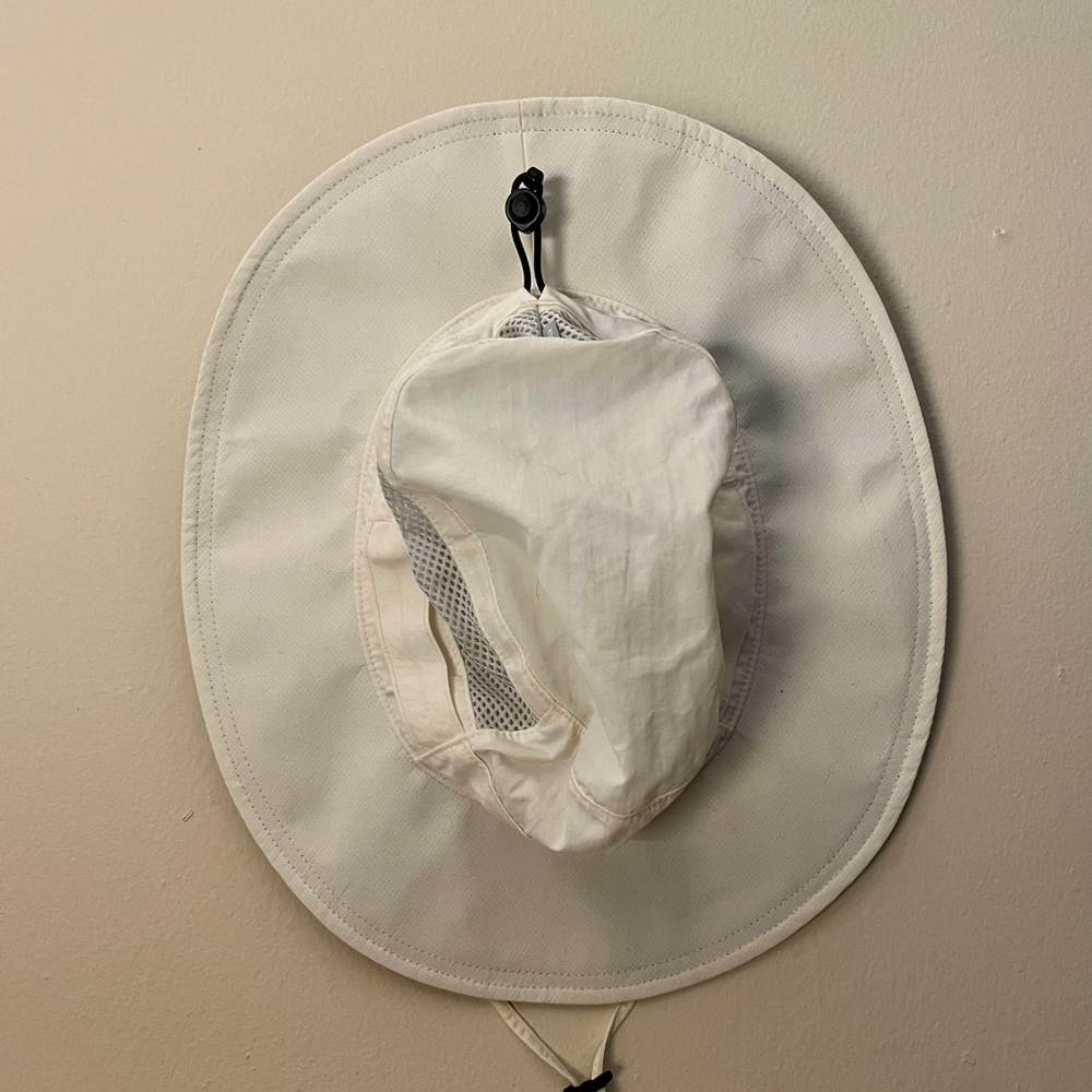 Columbia Sun Hat W/ Cord String